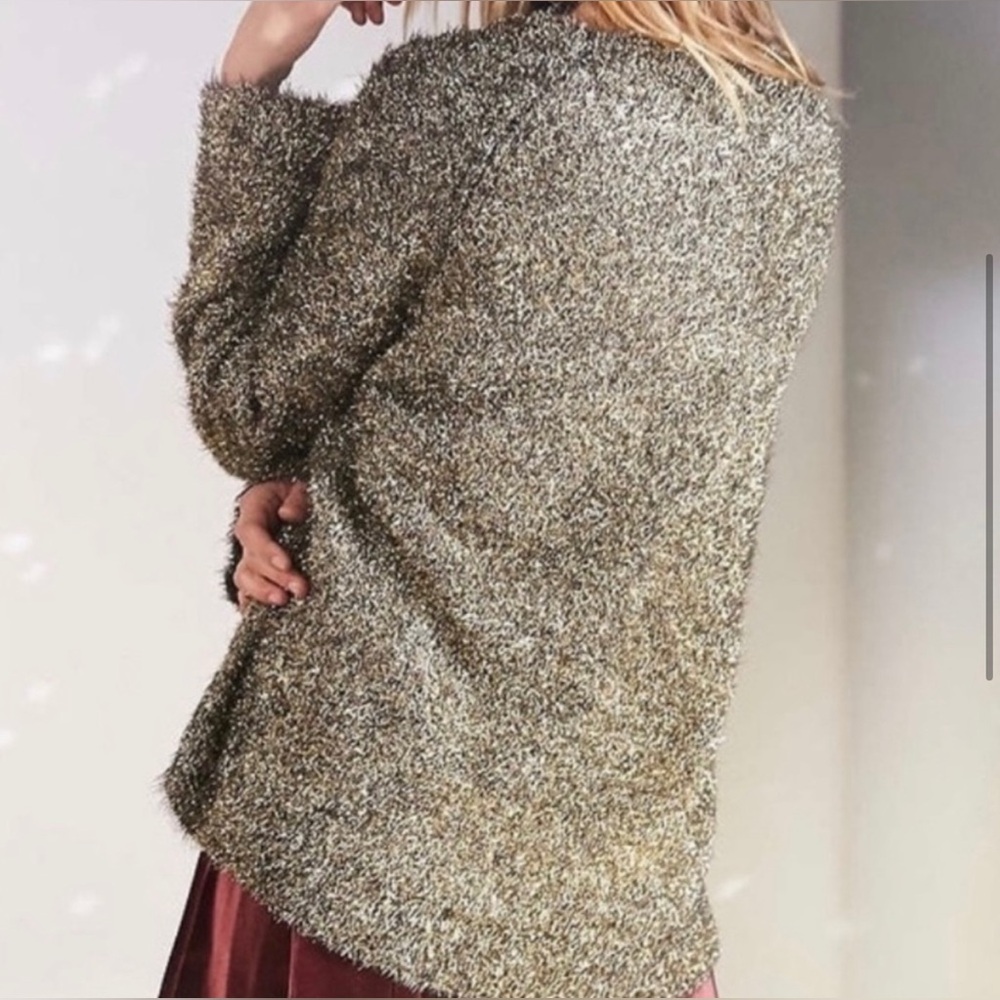 > Silence + Noise Gold Metallic Eyelash Soft Oversize Hi-Low Sweater Size XS/S - Picture 5 of 5